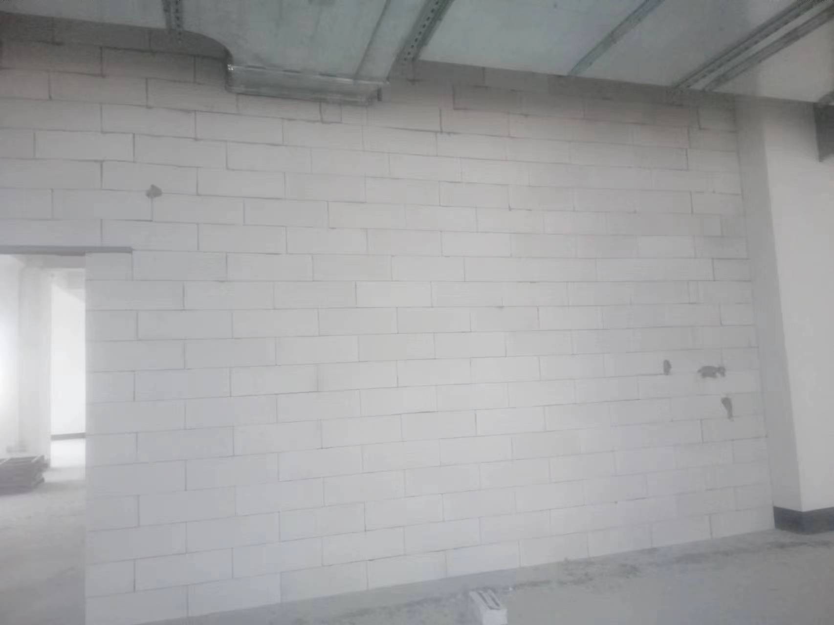 厂房轻质砖隔墙施工场景